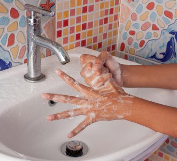 4-bambini-su-10-non-si-lavano-le-mani-i-risultati-di-unindagine