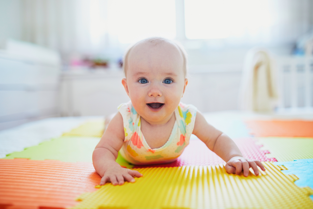 Ginnastica per neonati: che cos'è il Tummy Time e perché è importante