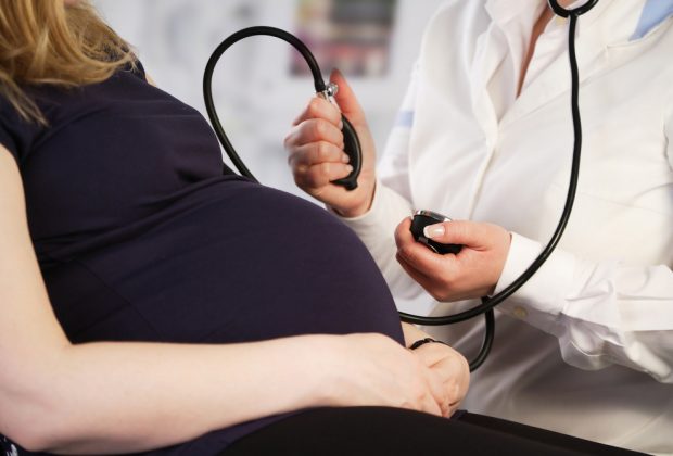i-pericoli-della-pressione-alta-in-gravidanza-e-come-evitarla