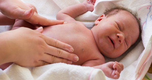 Massaggio Ai Neonati Utile Anche Contro Le Coliche Mamme it