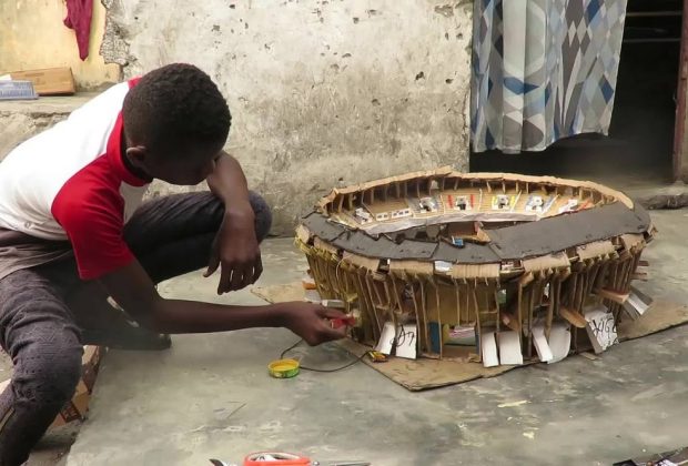 djodjo-il-bambino-congolese-che-costruisce-stadi-in-miniatura