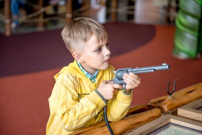 bambini-e-gioco-delle-armi-principi-educativi-e-false-convinzioni