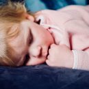 apnee-notturne-del-bambino-sintomi-cause-trattamenti