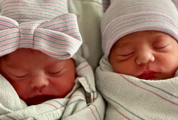gemelle-nascono-a-15-minuti-di-distanza-in-due-anni-diversi