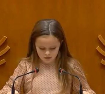 elsa-ramos,-bimba-transgender-di-8-anni-difende-i-diritti-della-comunita-lgbt-il-suo-discorso-diventa-virale-video