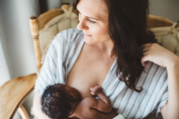 adozione-e-allattamento-la-storia-di-alissa-e-emelia