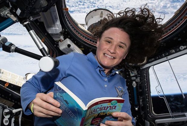 la-buonanotte-dalle-stelle-gli-astronauti-leggono-delle-fiabe-dallo-spazio