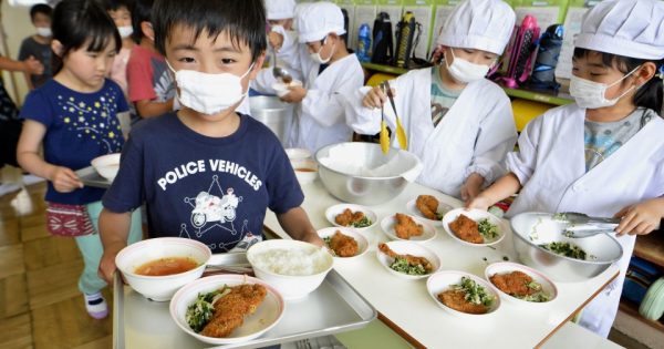 Niente Bidelli E Cibo Servito Dagli Studenti Il Modello Educativo 