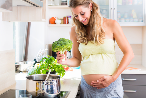 gravidanza-e-alimentazione-ecco-le-controindicazioni-del-mangiare-per-due