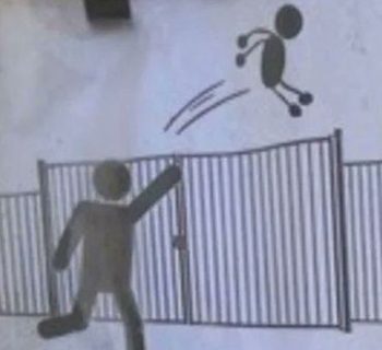 francia-curioso-cartello-fuori-da-una-scuola-vietato-lanciare-gli-alunni-dal-cancello