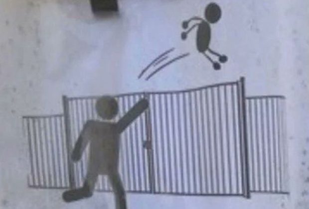 francia-curioso-cartello-fuori-da-una-scuola-vietato-lanciare-gli-alunni-dal-cancello