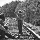 reggio-calabria-tragedia-sui-binari-un-treno-regionale-travolge-mamma-e-due-figli
