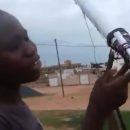 ragazzino-senegalese-costruisce-un-telescopio-con-lattine-cartone-e-filo-metallico