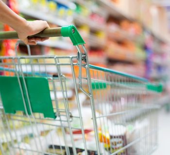 un-ora-blu-al-supermercato-per-aiutare-le-persone-autistiche