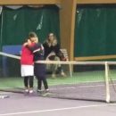 piccolo-tennista-perde-la-partita-e-corre-ad-abbracciare-il-suo-avversario-video