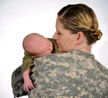 uniformi soldato incinta