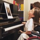 valentina-la-13enne-pianista-sulla-sedia-a-rotelle-curo-la-malattia-con-la-musica