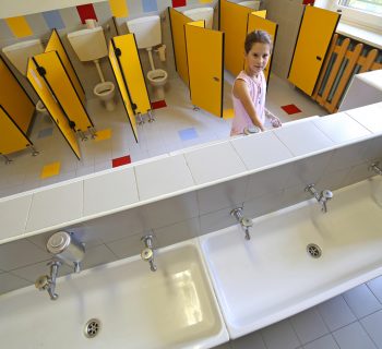 vietato-andare-in-bagno-dopo-la-ricreazione-le-rigide-regole-degli-alunni-di-Prato