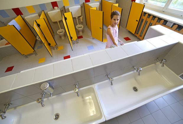 vietato-andare-in-bagno-dopo-la-ricreazione-le-rigide-regole-degli-alunni-di-Prato